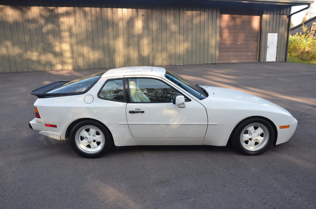 1986 Porsche 944 Turbo - Image 11 of 31