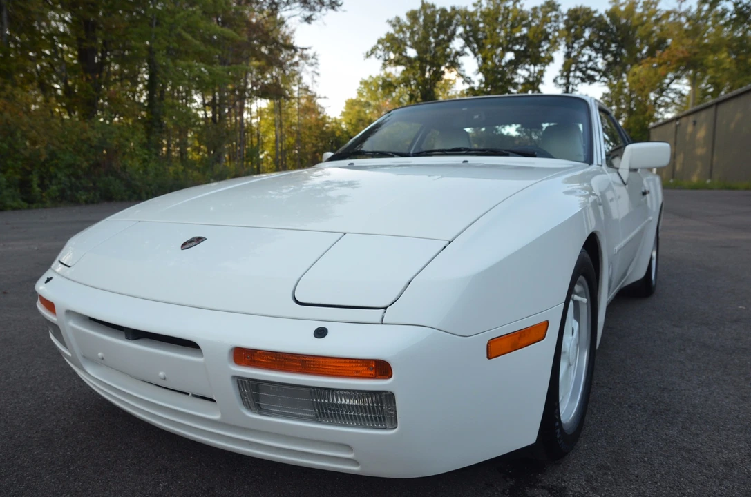 1986 Porsche 944 Turbo - Image 2 of 31