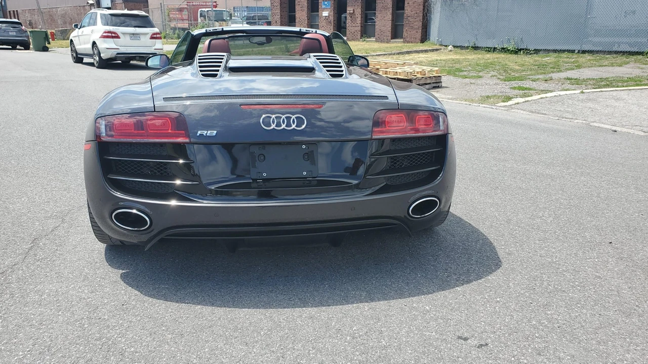 2011 Audi 42 R8 - Image 9 of 31