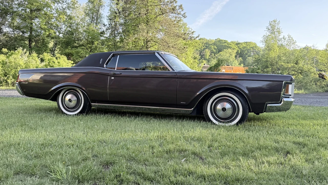 1970 Lincoln Continental Mark III - Image 16 of 31