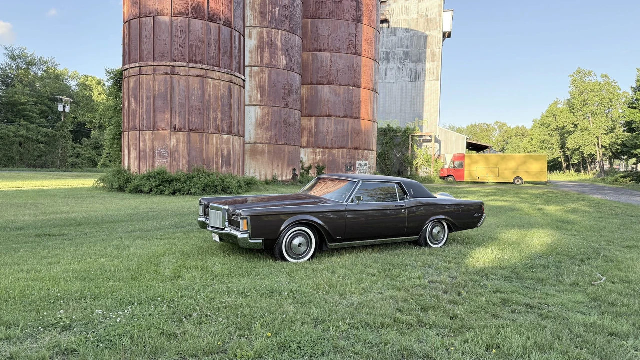 1970 Lincoln Continental Mark III - Image 2 of 31