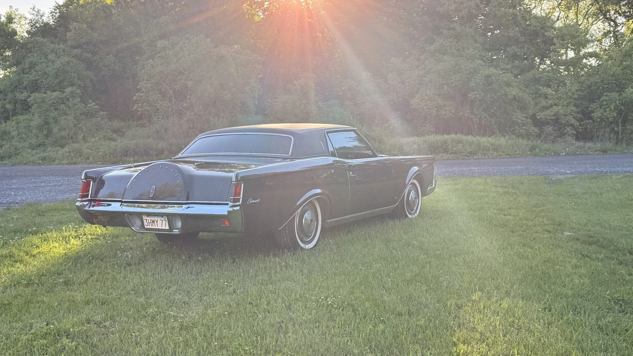 1970 Lincoln Continental Mark III - Image 23 of 31
