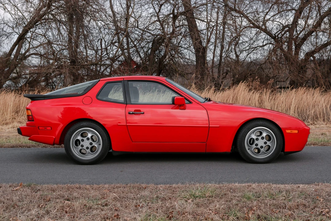 1988 Porsche 944 Turbo - Image 13 of 31