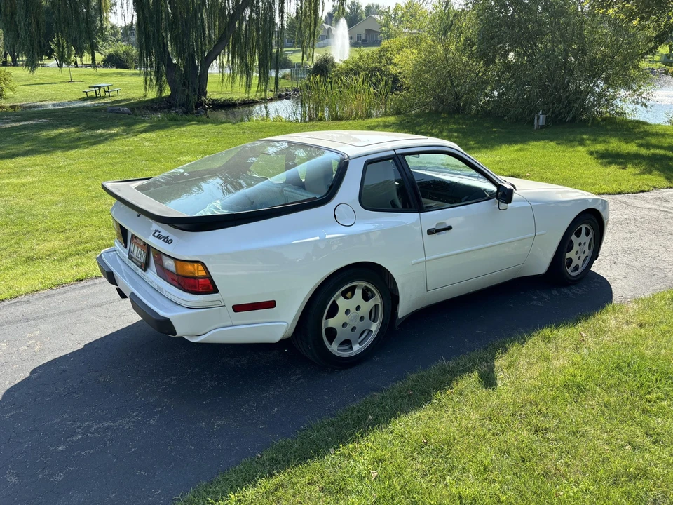 1989 Porsche 944 Turbo - Image 17 of 31