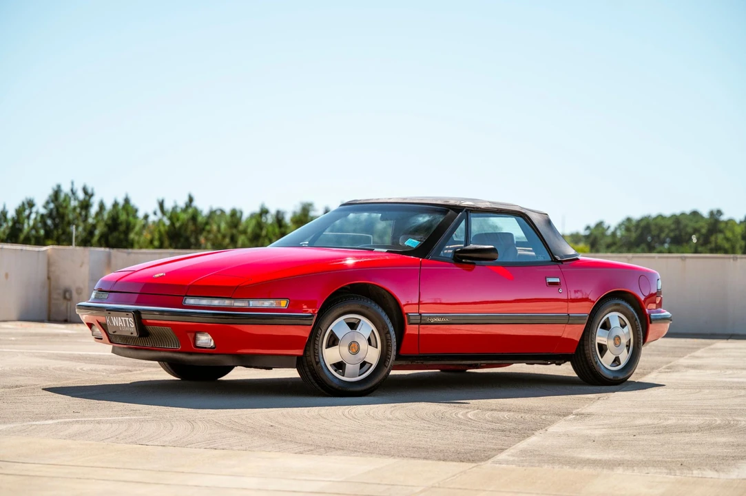 1990 Buick Reatta - Image 19 of 31