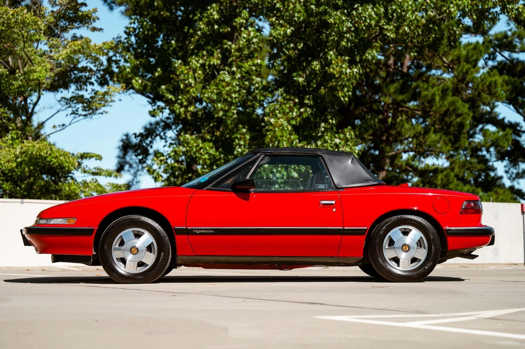 1990 Buick Reatta - Image 21 of 31