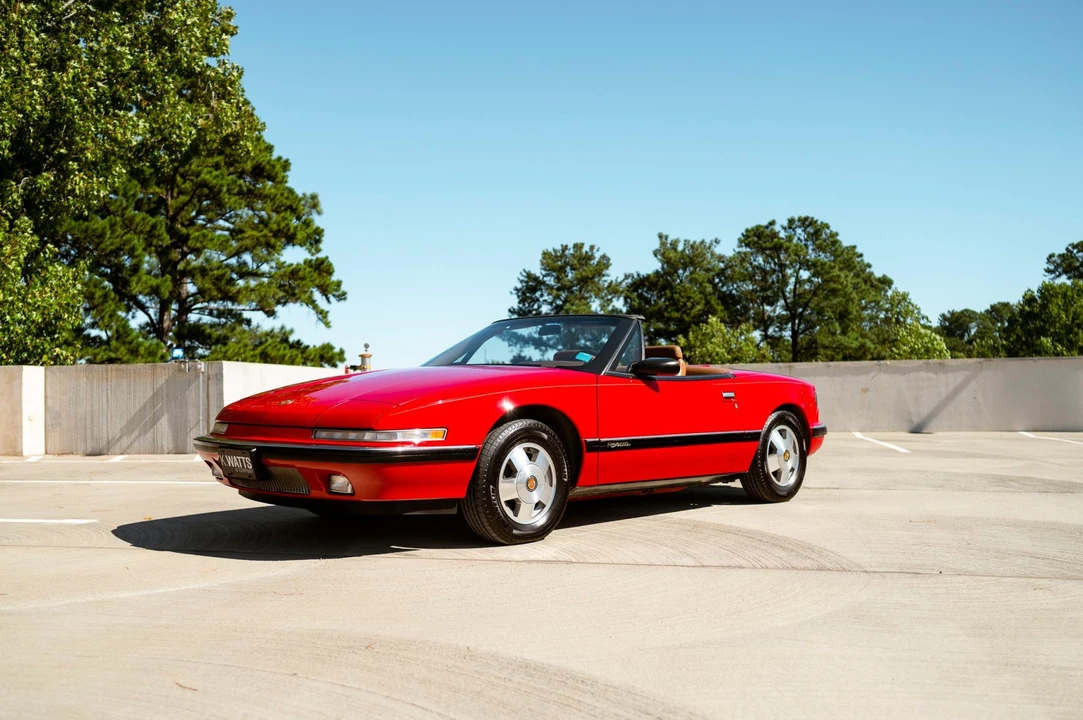 1990 Buick Reatta - Image 3 of 31