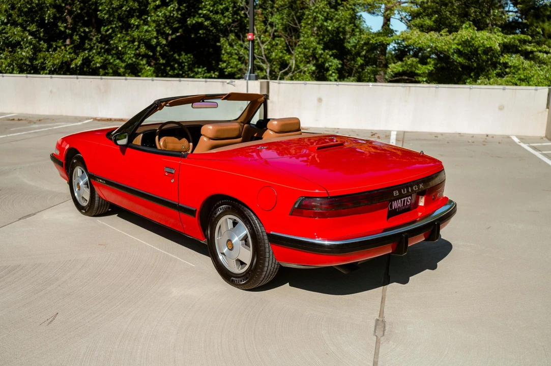 1990 Buick Reatta - Image 9 of 31