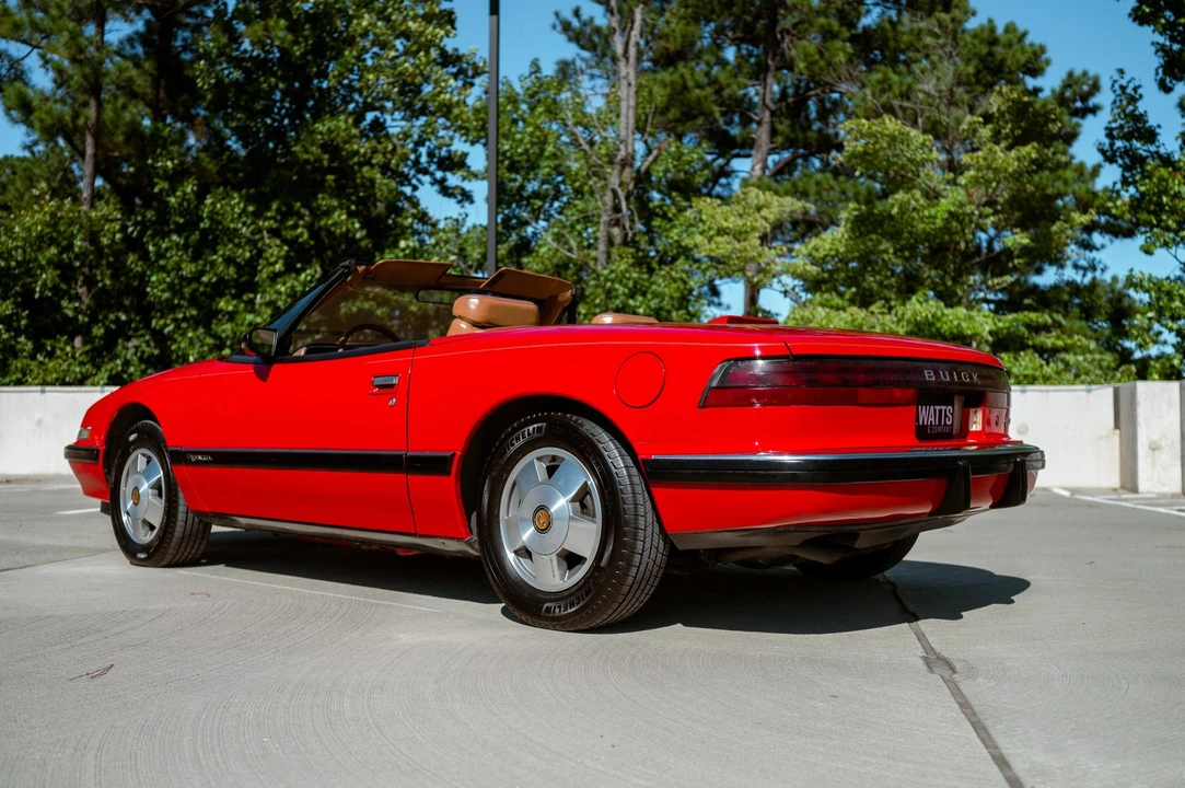 1990 Buick Reatta - Image 11 of 31