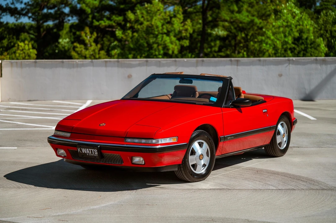 1990 Buick Reatta - Image 2 of 31