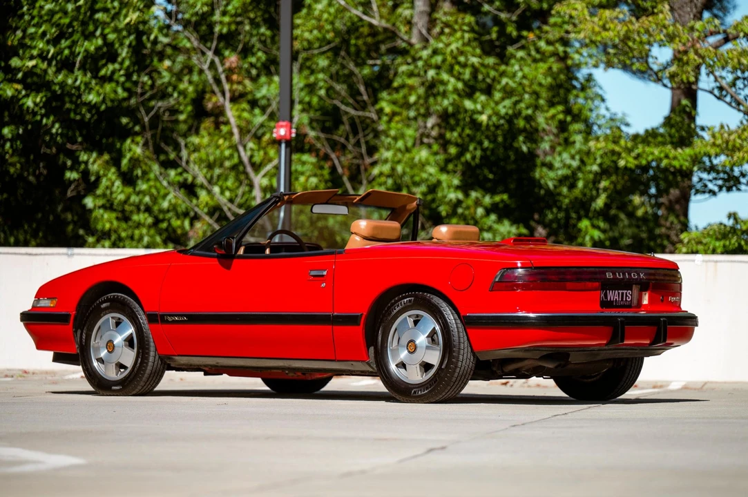 1990 Buick Reatta - Image 10 of 31