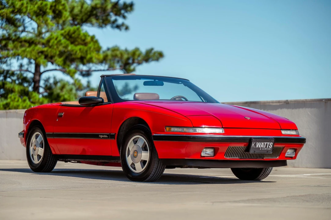 1990 Buick Reatta - Image 16 of 31