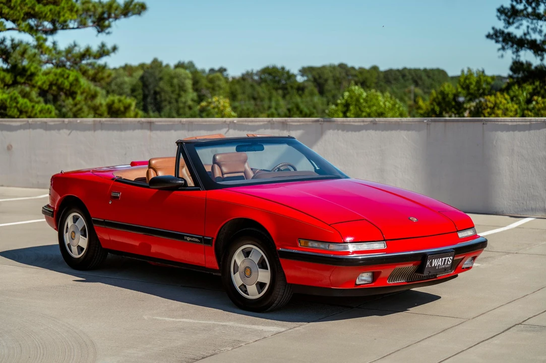 1990 Buick Reatta - Image 14 of 31