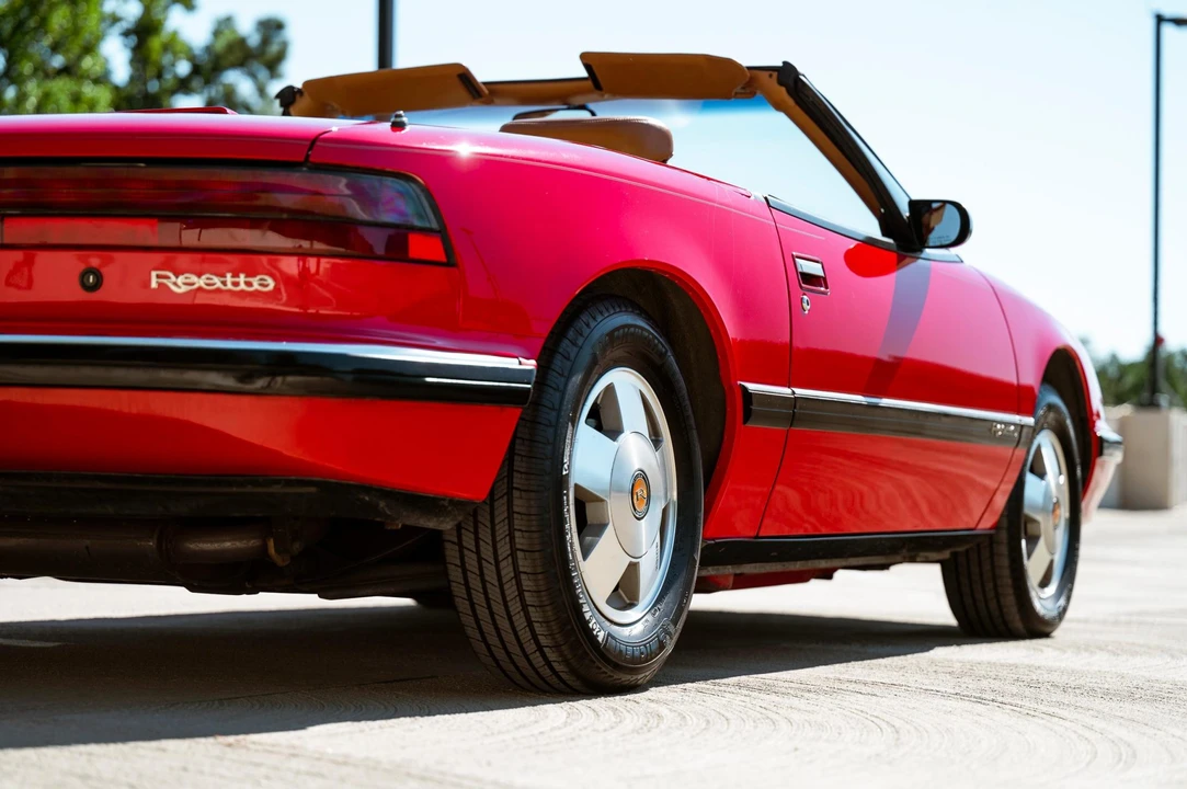 1990 Buick Reatta - Image 30 of 31