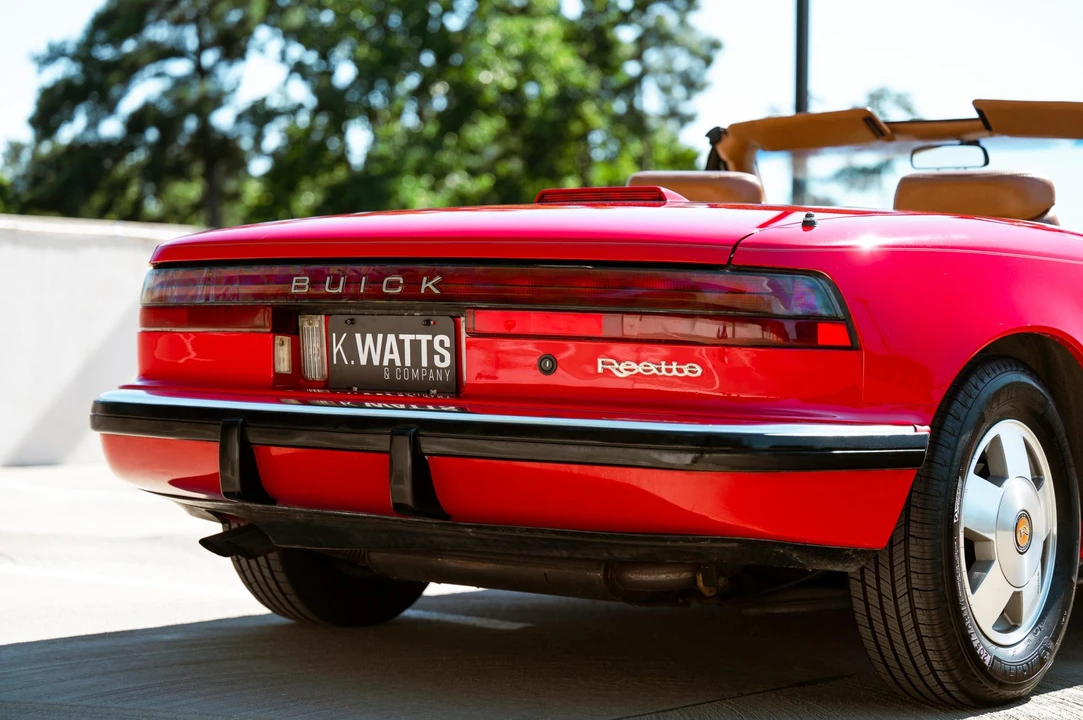 1990 Buick Reatta - Image 29 of 31