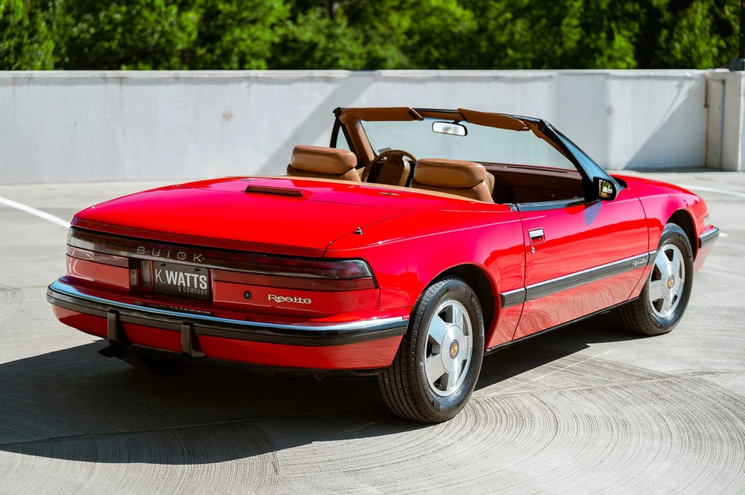 1990 Buick Reatta - Image 12 of 31