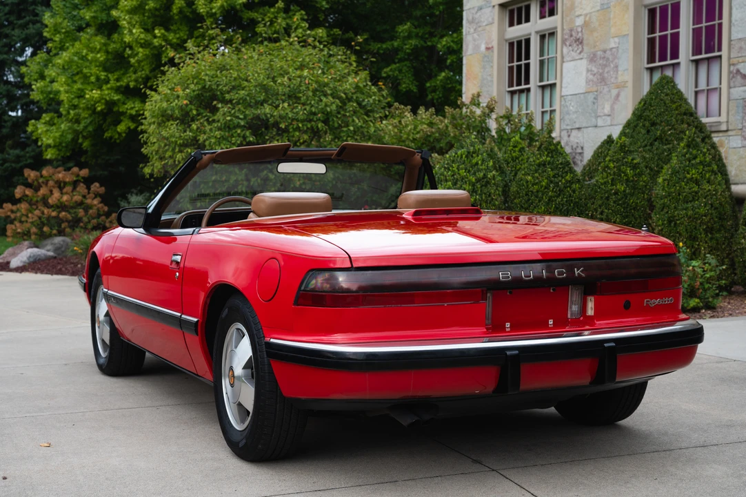 1990 Buick Reatta - Image 11 of 31