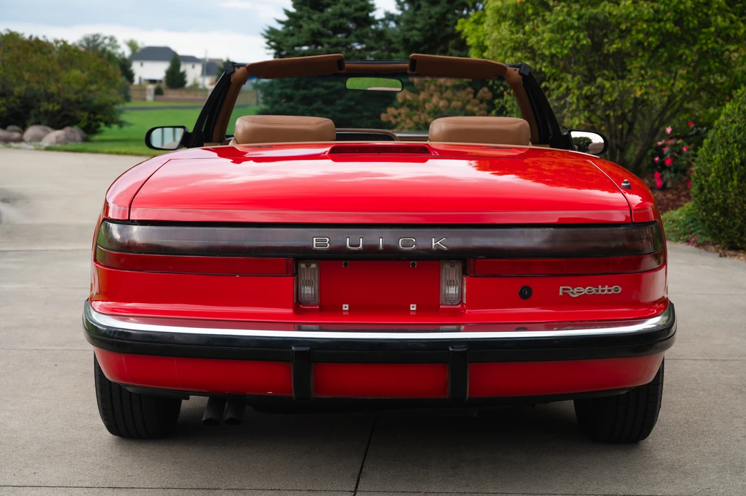 1990 Buick Reatta - Image 12 of 31