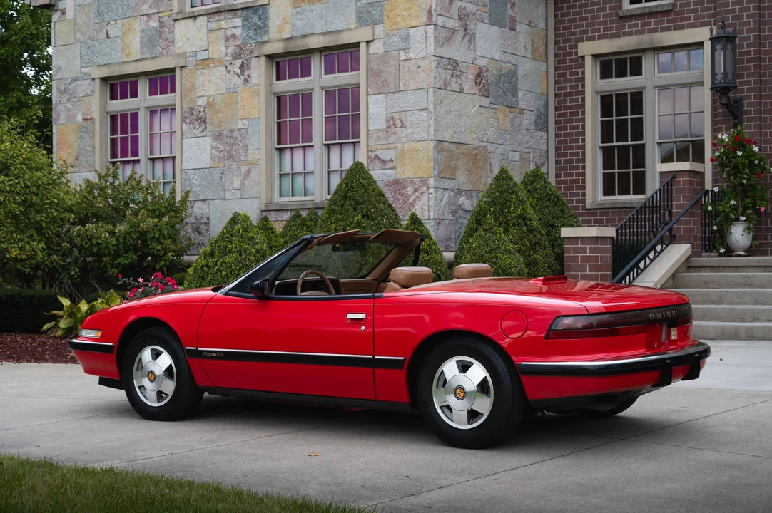 1990 Buick Reatta - Image 8 of 31
