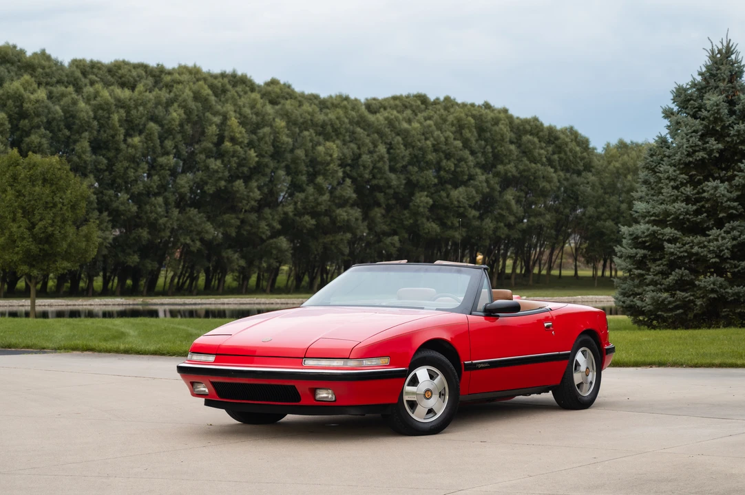 1990 Buick Reatta - Image 3 of 31