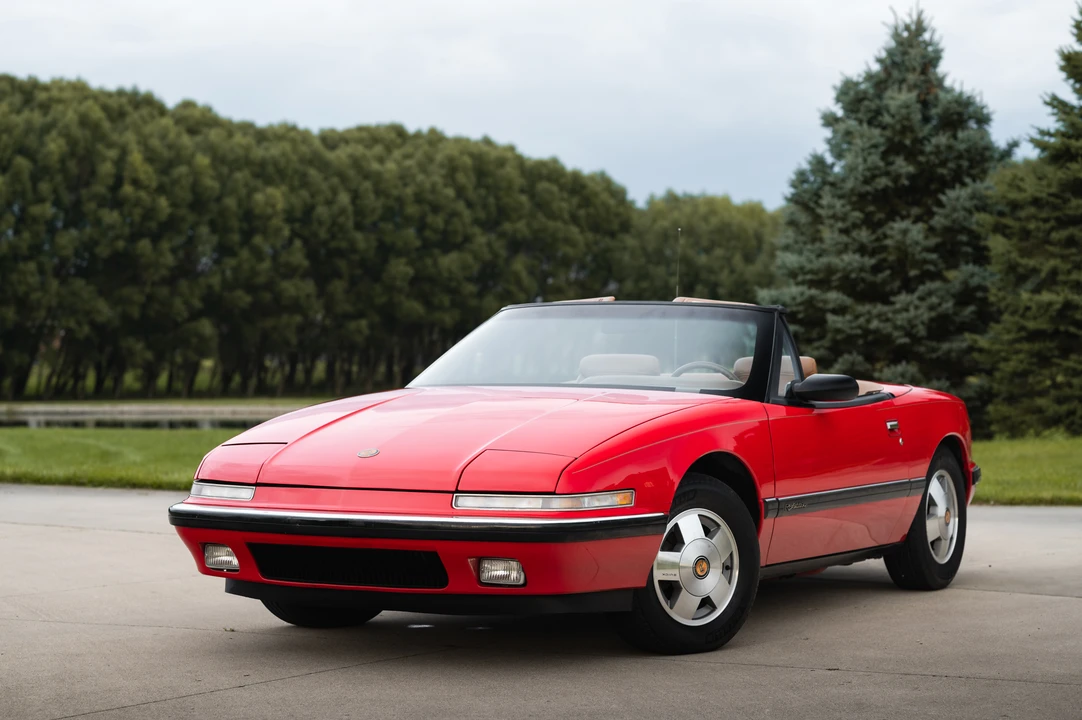 1990 Buick Reatta - Image 2 of 31