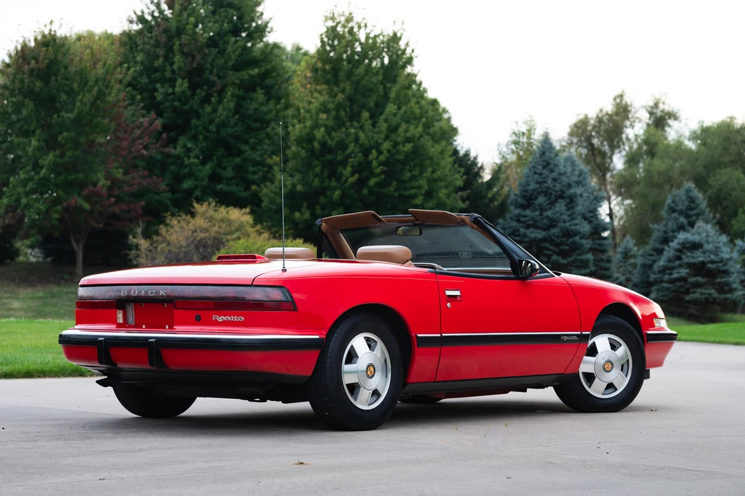 1990 Buick Reatta - Image 13 of 31