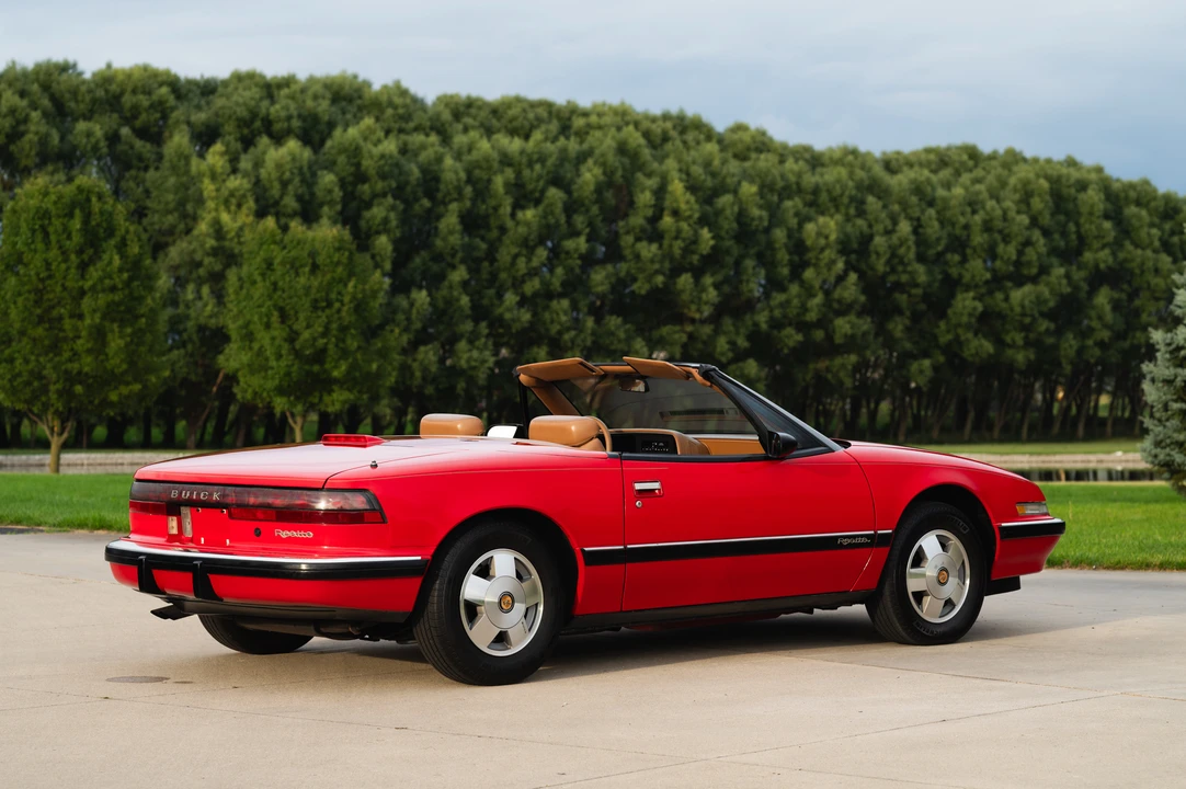 1990 Buick Reatta - Image 14 of 31