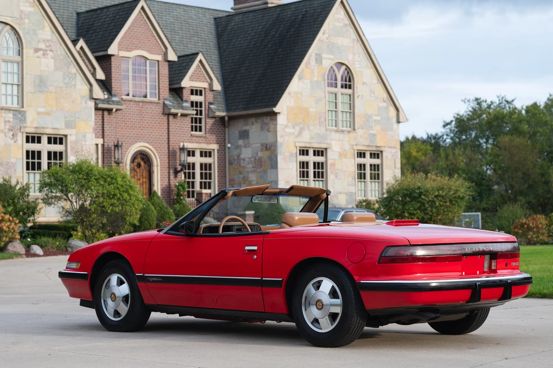 1990 Buick Reatta - Image 9 of 31