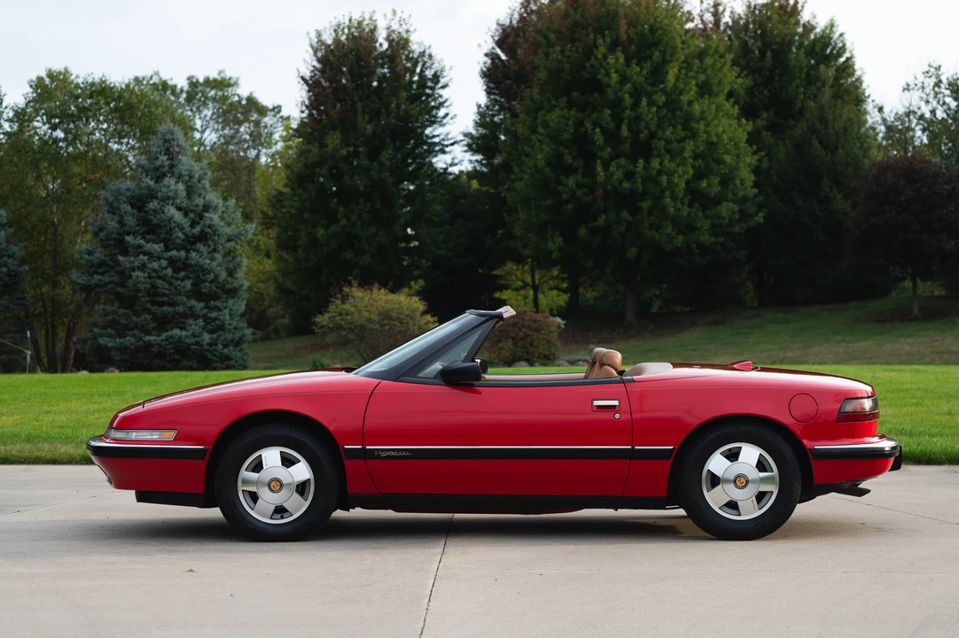 1990 Buick Reatta - Image 6 of 31