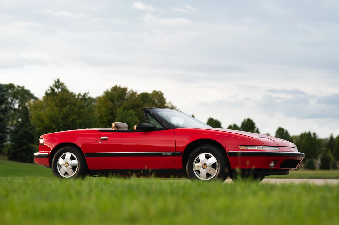 1990 Buick Reatta - Image 16 of 31