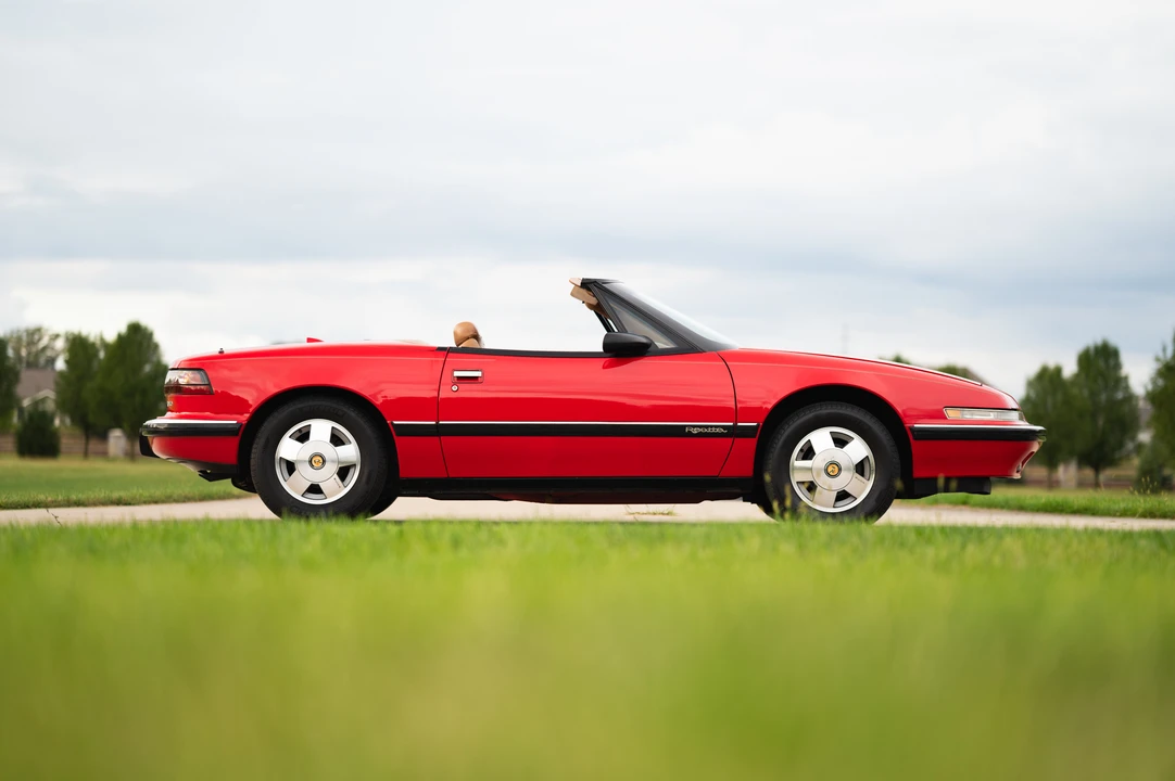 1990 Buick Reatta - Image 15 of 31