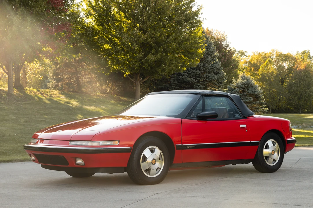 1990 Buick Reatta - Image 18 of 31