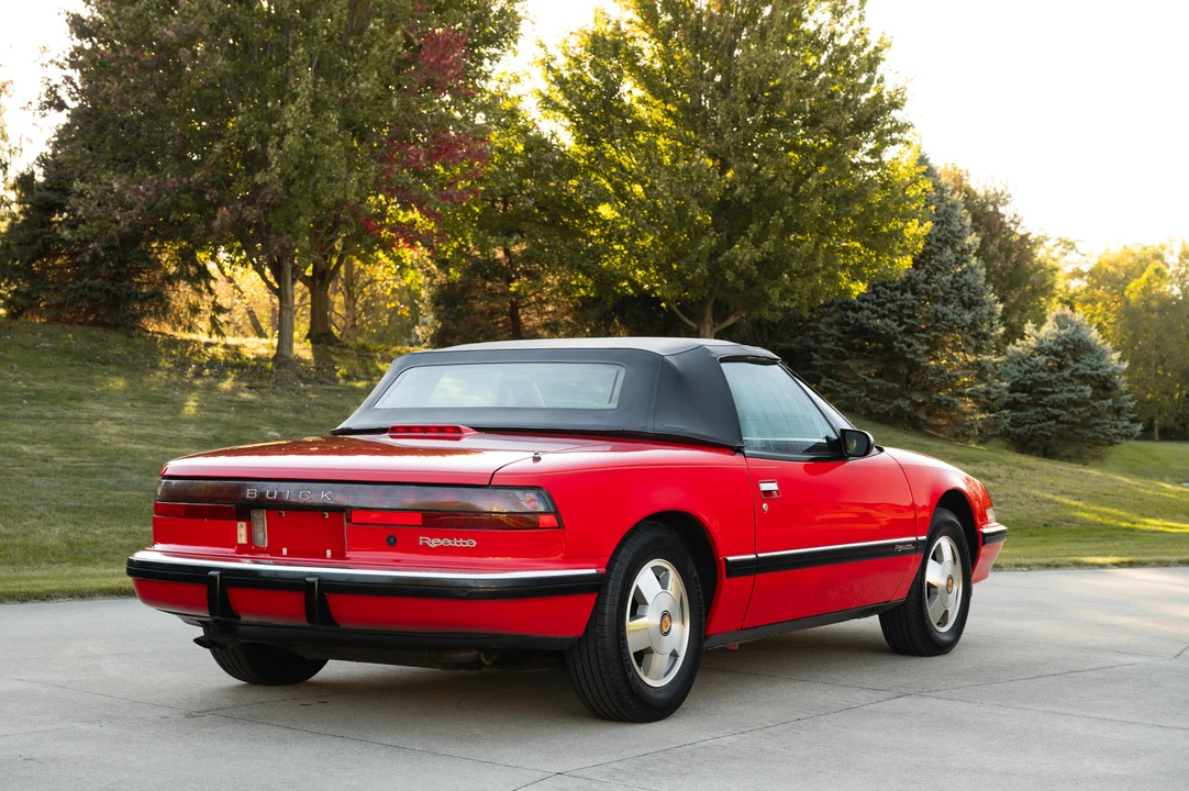 1990 Buick Reatta - Image 19 of 31