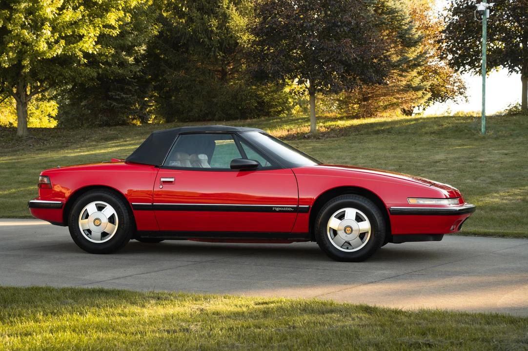 1990 Buick Reatta - Image 21 of 31