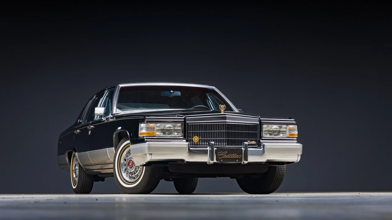 1990 Cadillac Brougham - Image 4 of 31