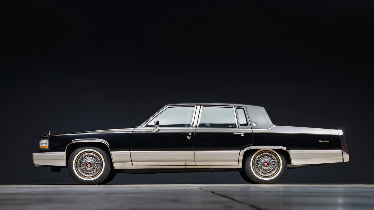 1990 Cadillac Brougham - Image 12 of 31