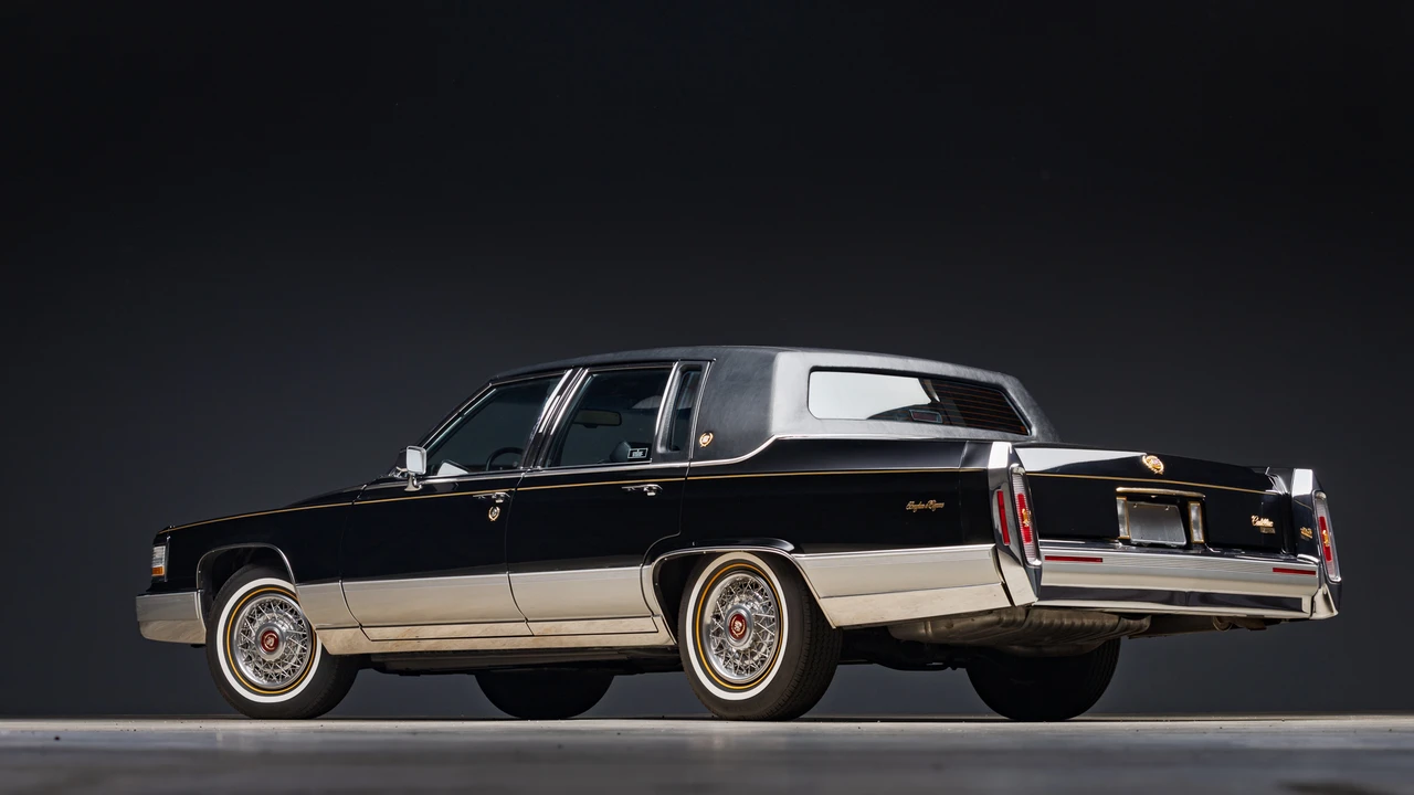 1990 Cadillac Brougham - Image 11 of 31