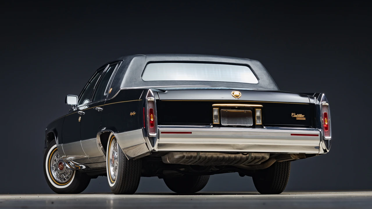 1990 Cadillac Brougham - Image 18 of 31