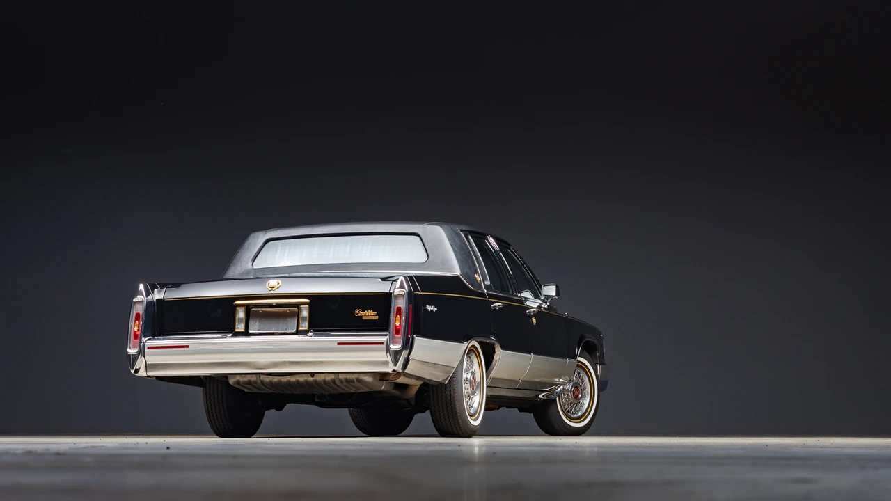 1990 Cadillac Brougham - Image 8 of 31