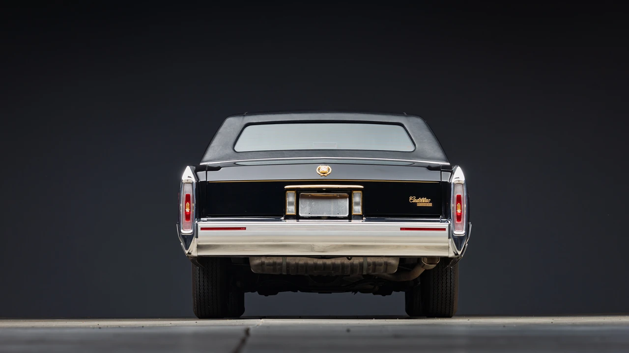 1990 Cadillac Brougham - Image 9 of 31