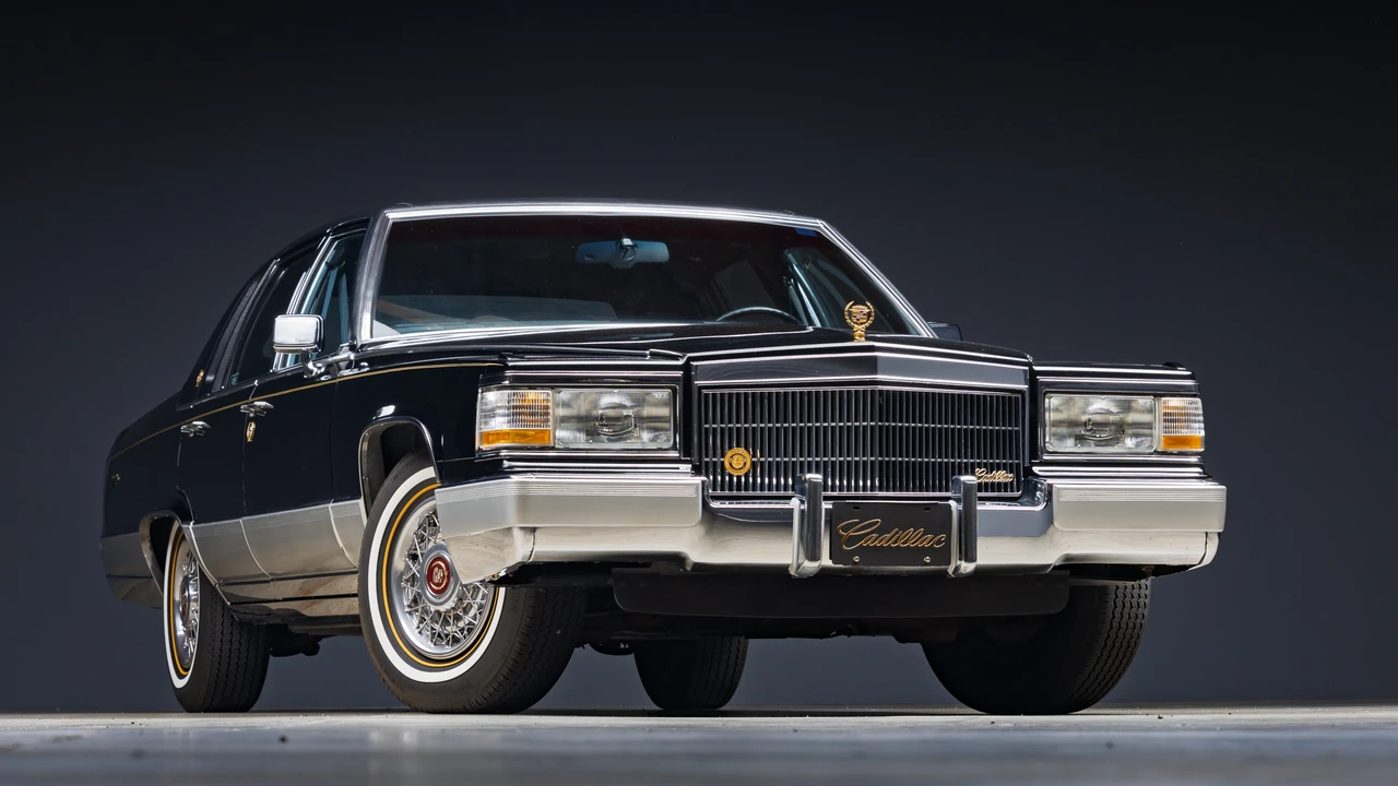 1990 Cadillac Brougham - Image 15 of 31