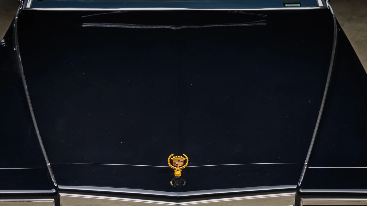 1990 Cadillac Brougham - Image 20 of 31