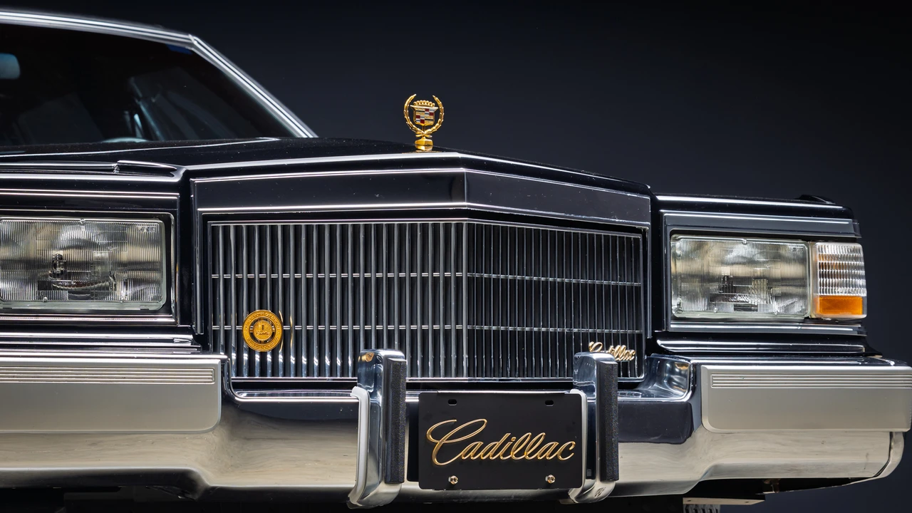 1990 Cadillac Brougham - Image 30 of 31