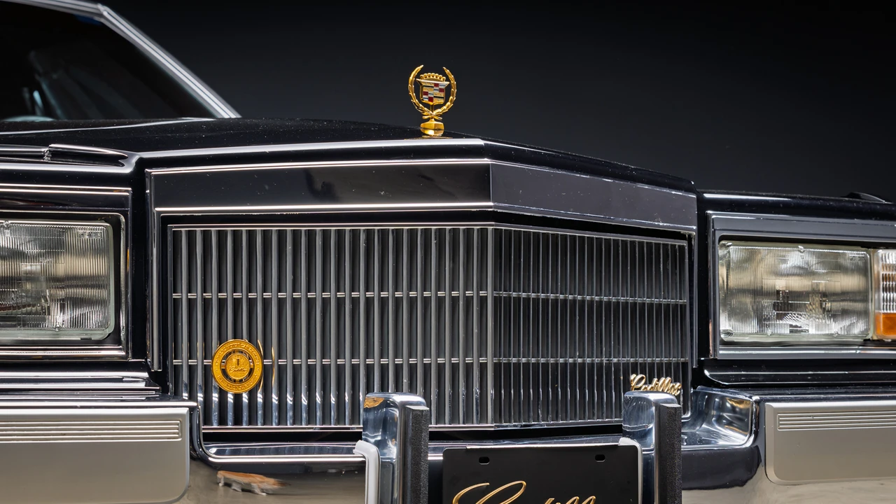1990 Cadillac Brougham - Image 31 of 31