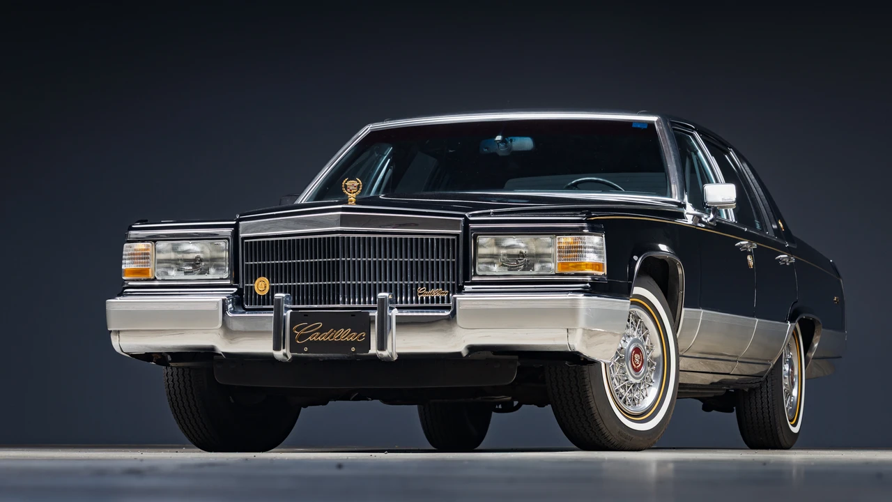 1990 Cadillac Brougham - Image 13 of 31