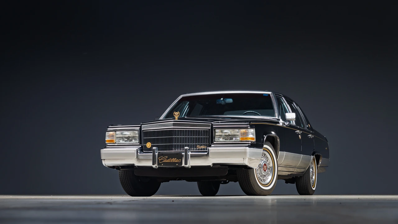 1990 Cadillac Brougham - Image 2 of 31
