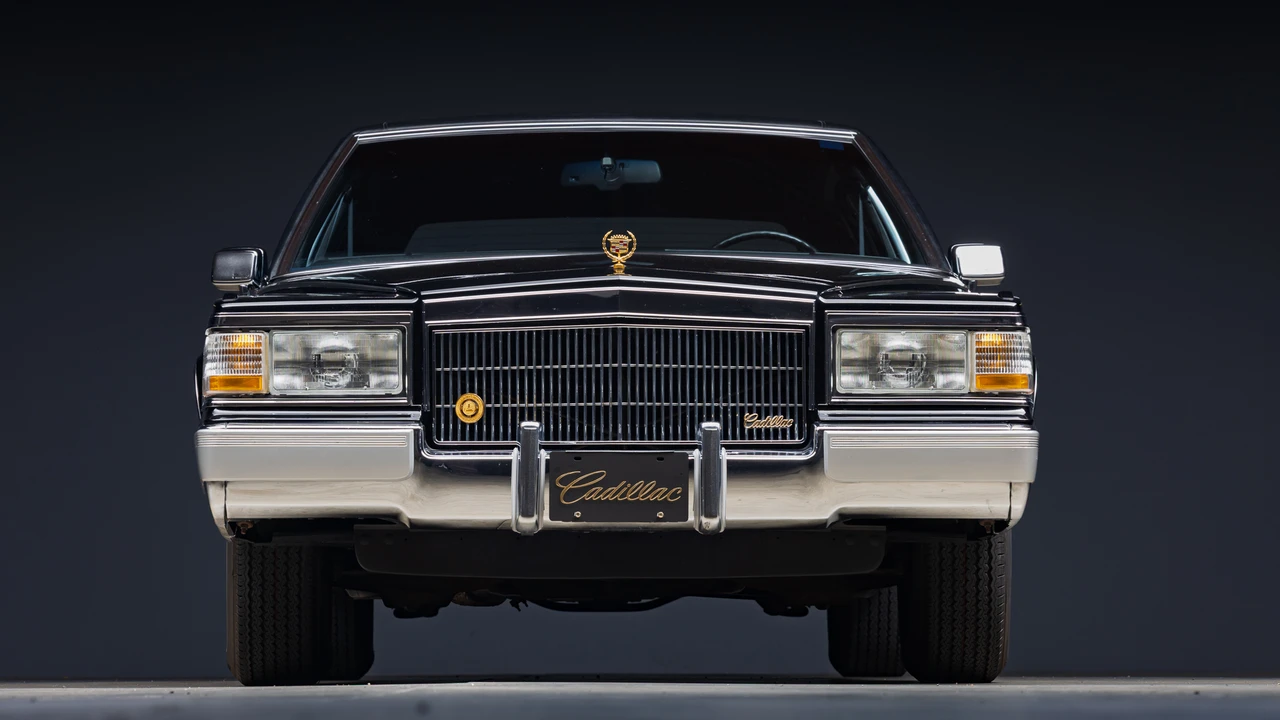 1990 Cadillac Brougham - Image 14 of 31