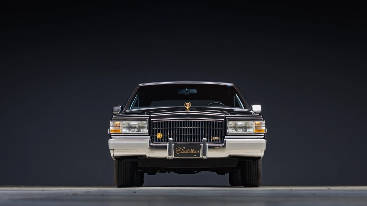 1990 Cadillac Brougham - Image 3 of 31