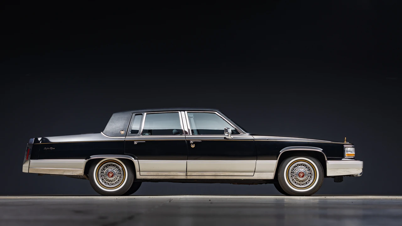 1990 Cadillac Brougham - Image 6 of 31