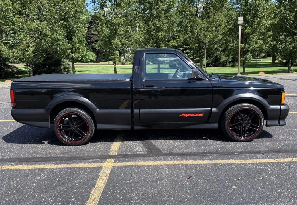 1991 GMC Syclone - Image 2 of 31